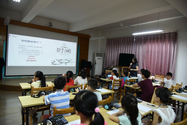 大家聚精会神的学习阅读技巧.JPG
